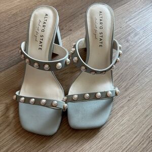 Altar'd State Women's Blue and Cream Sandals